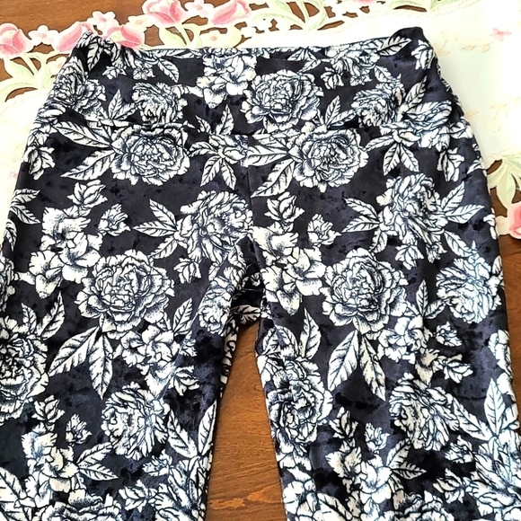 Velvet Flare Pants - Picture 4 of 6